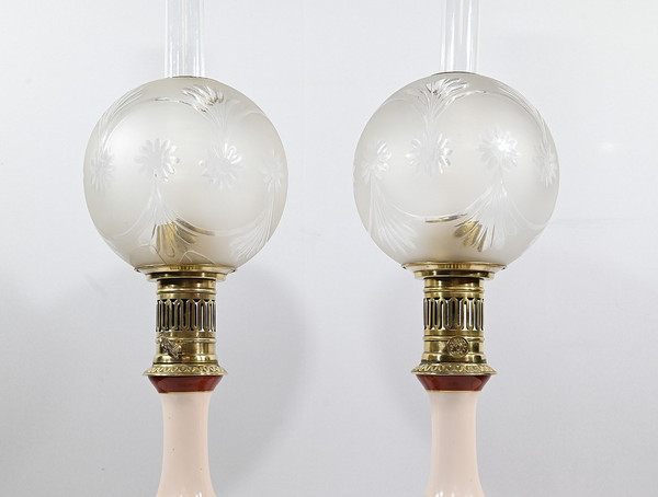 Coppia di lampade a olio in porcellana, elettrificate - Fine XIX secolo
