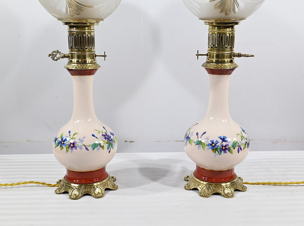 Coppia di lampade a olio in porcellana, elettrificate - Fine XIX secolo
