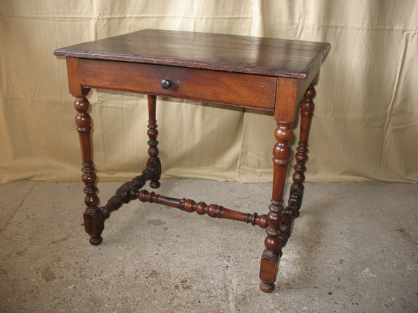 Table à écrire bureau époque Louis XIV avec un tiroir époque fin 17ème Origine Périgord