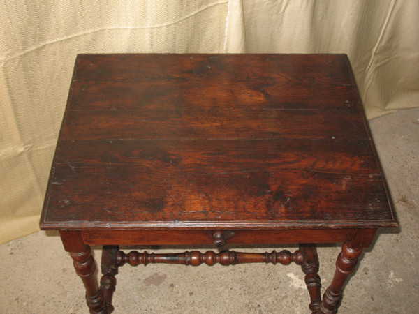 Table à écrire bureau époque Louis XIV avec un tiroir époque fin 17ème Origine Périgord