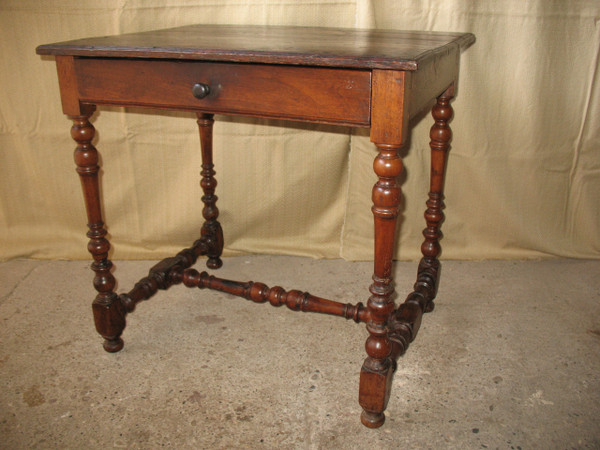 Table à écrire bureau époque Louis XIV avec un tiroir époque fin 17ème Origine Périgord