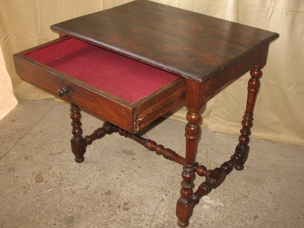 Table à écrire bureau époque Louis XIV avec un tiroir époque fin 17ème Origine Périgord