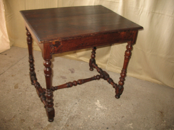 Table à écrire bureau époque Louis XIV avec un tiroir époque fin 17ème Origine Périgord