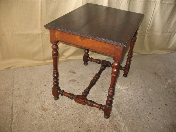Table à écrire bureau époque Louis XIV avec un tiroir époque fin 17ème Origine Périgord