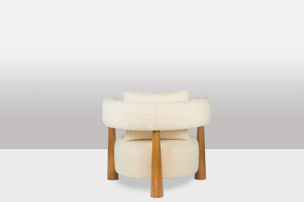 Pair of bean-shaped armchairs in blond beech. Contemporary work.