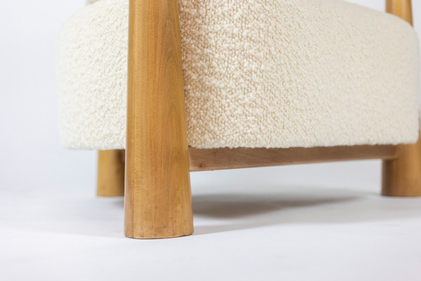 Pair of bean-shaped armchairs in blond beech. Contemporary work.