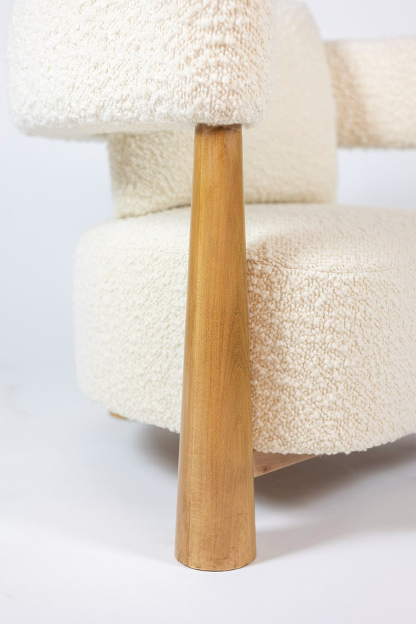 Pair of bean-shaped armchairs in blond beech. Contemporary work.