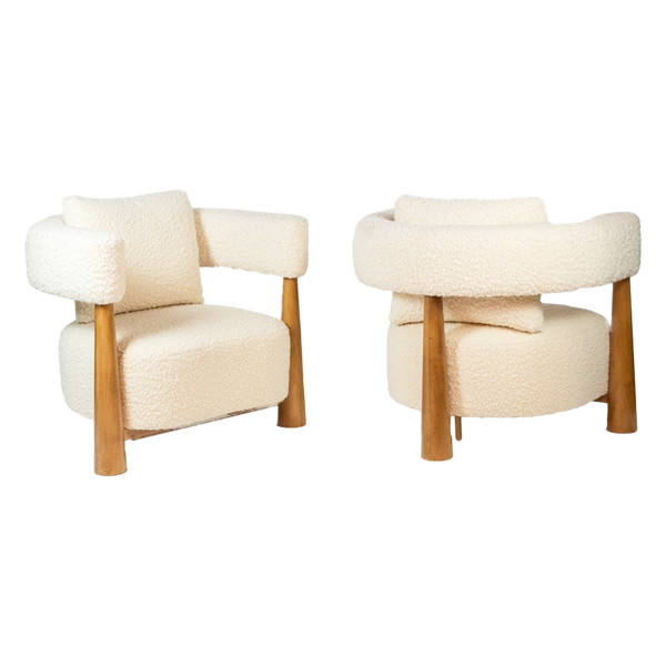 Pair of bean-shaped armchairs in blond beech. Contemporary work.