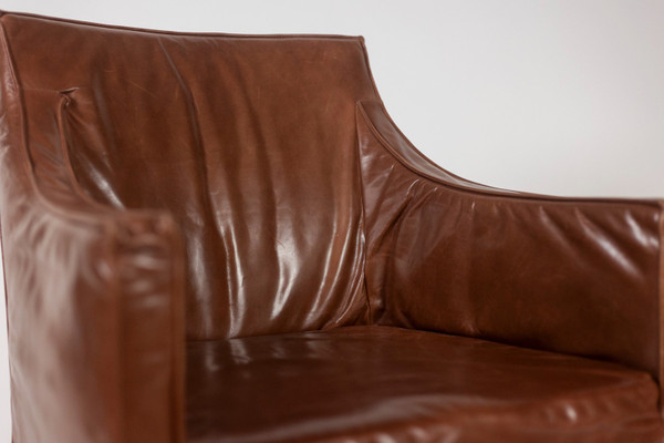 Lintello. Paire de fauteuil en cuir camel. Années 1970.