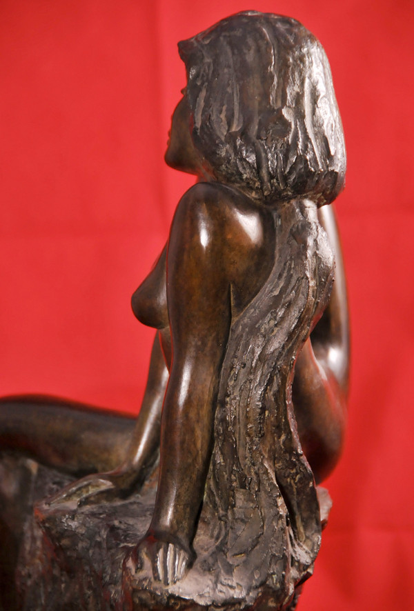  Jean-Pierre GONNIN, Giovane donna seduta su una roccia, bronzo