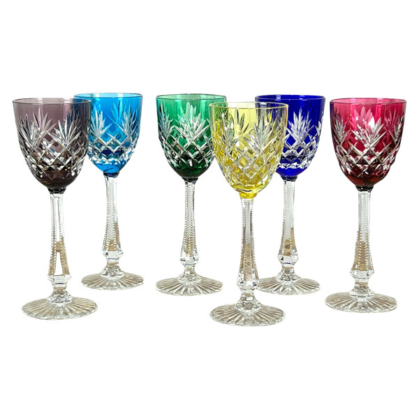 LOT DE 6 VERRES A VIN EN CRISTAL TAILLÉ DE SÈVRES ( TOUS SIGNÉS EN DESSOUS )