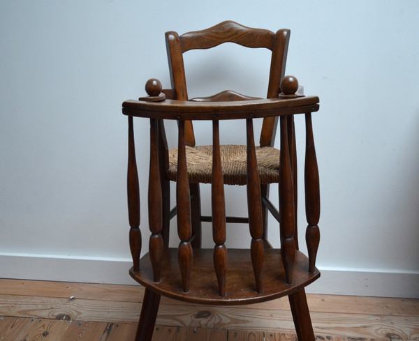Chaise haute pour enfant circa 1900