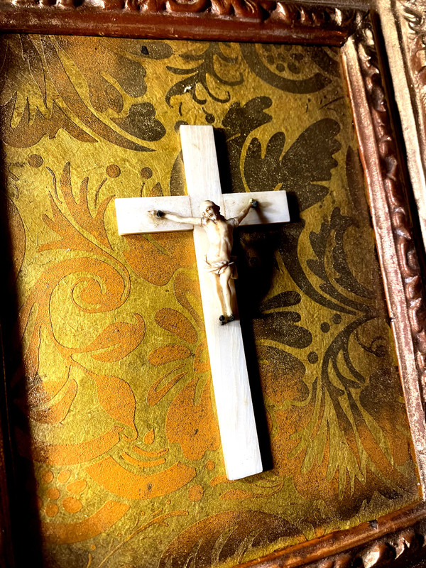 Rare 18th century miniature Christ in Dieppe ivory, Regency gilt frame, gilded paper with branches