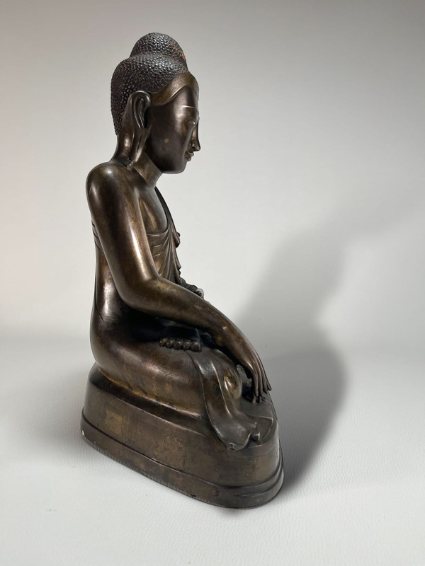 Buddha Shakyamuni in bronzo birmano, XIX secolo.