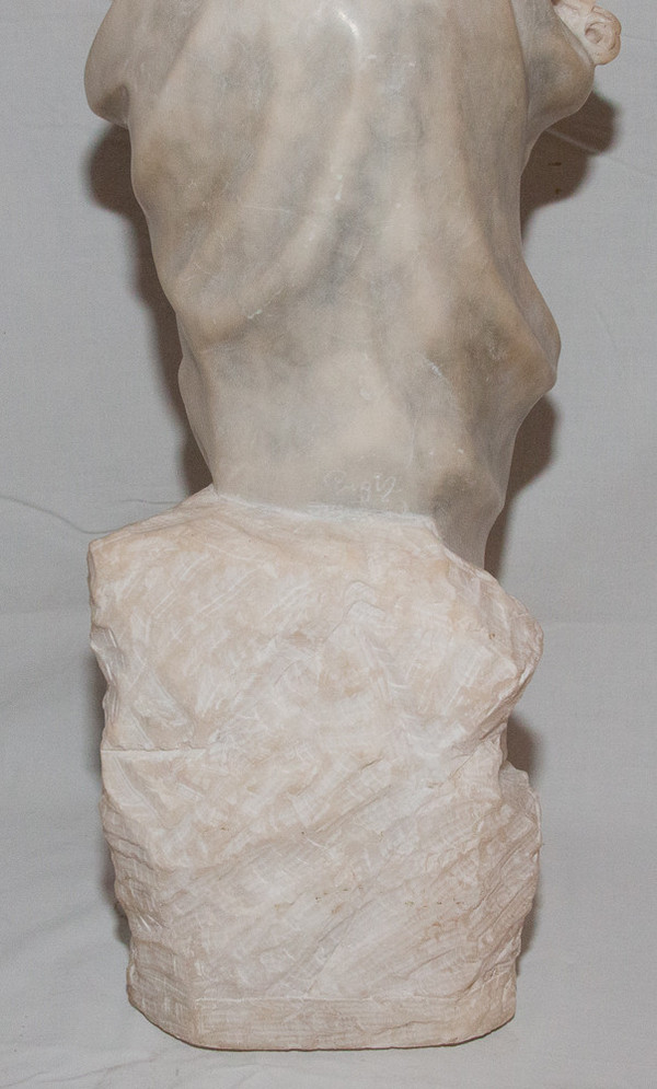 Scultura in alabastro Giovane Pugi, fine del XIX secolo