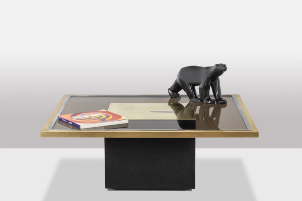 Table basse en laiton doré et verre fumé. Années 1970.