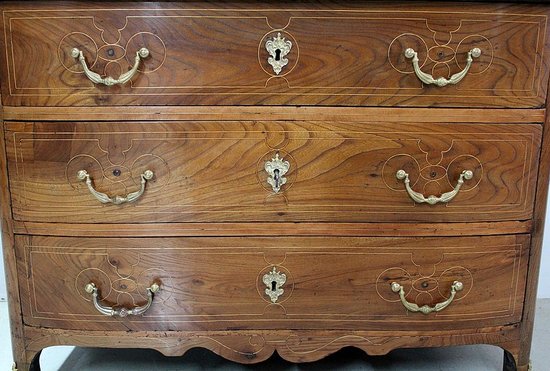  Comò di proprietà in olmo massiccio, epoca Luigi XIV - metà XVIII secolo