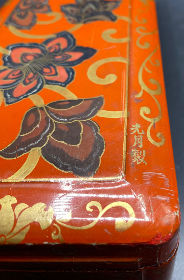LACQUERED GLOVE BOX