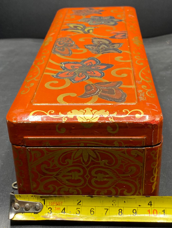 LACQUERED GLOVE BOX