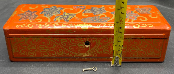 LACQUERED GLOVE BOX