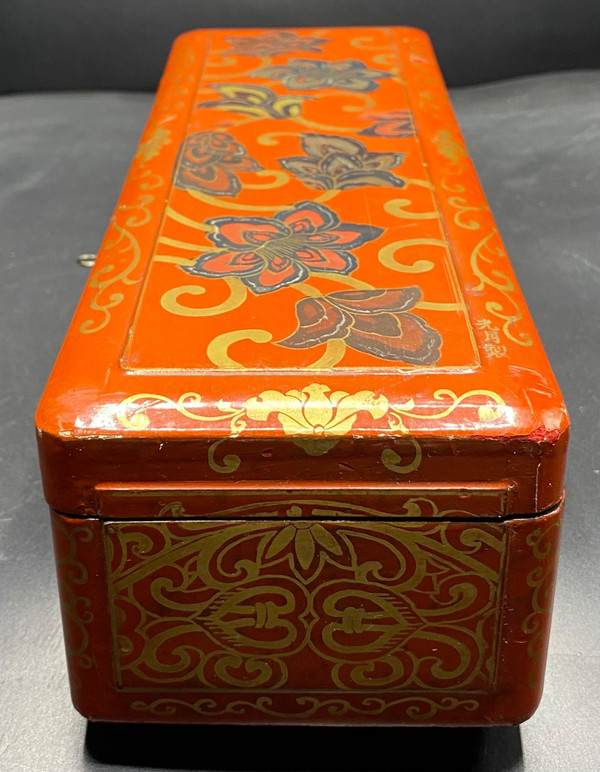 LACQUERED GLOVE BOX