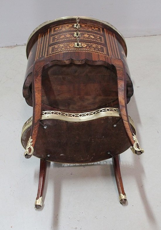  Petite Commode Chiffonnière Marquetée, en Palissandre, style Transition Louis XV - Louis XVI - Milieu XIXe 