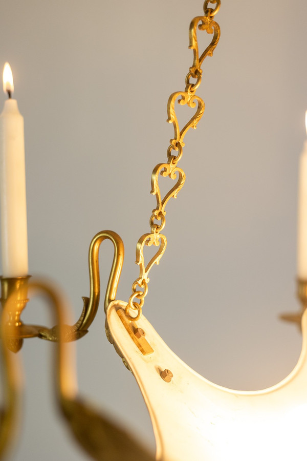 Casa Baguès. Lampadario in bronzo dorato stile impero. 1950 circa.