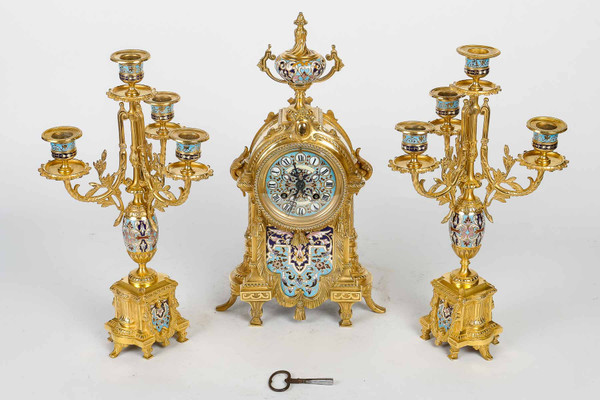 Une Garniture De Cheminée En Bronze Doré Et émail Cloisonné Fin XIXème Siècle