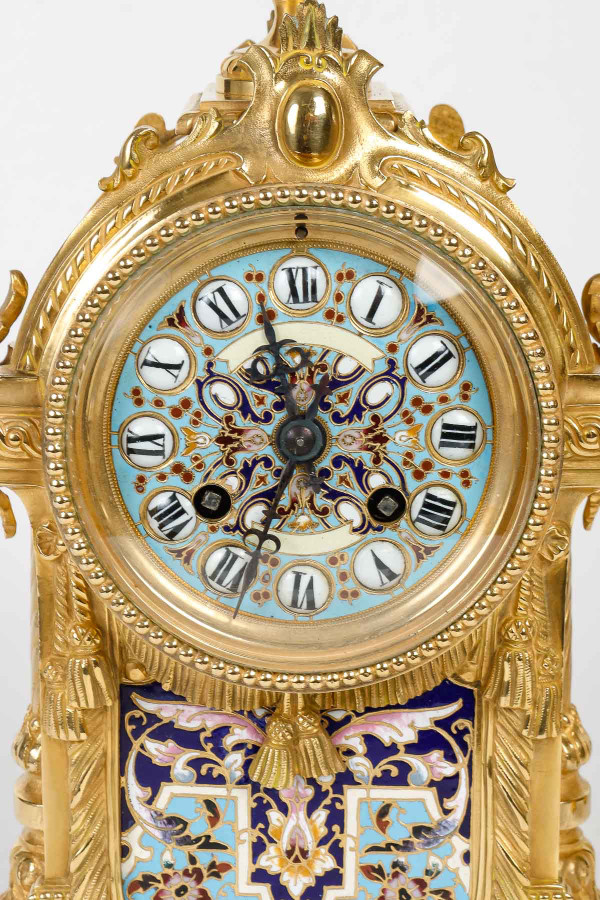 Une Garniture De Cheminée En Bronze Doré Et émail Cloisonné Fin XIXème Siècle