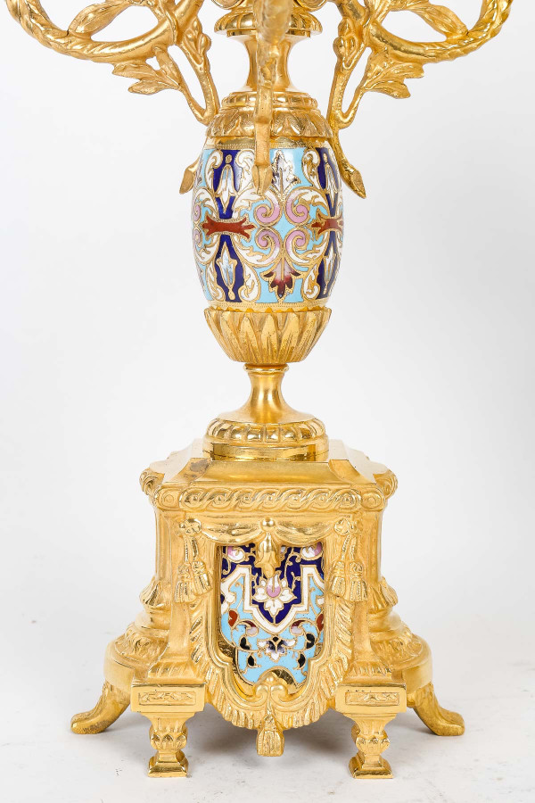 Une Garniture De Cheminée En Bronze Doré Et émail Cloisonné Fin XIXème Siècle