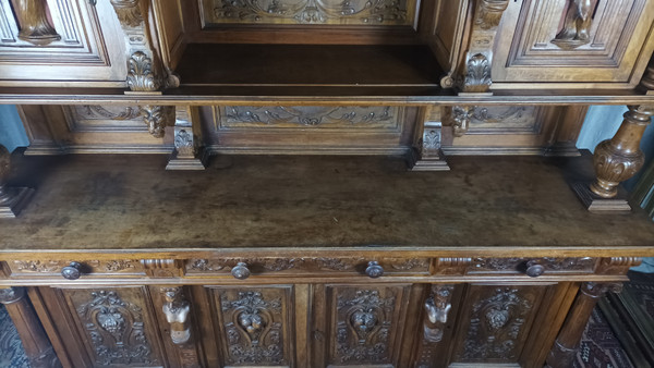Renaissance Buffet aus Nussbaumholz 19.