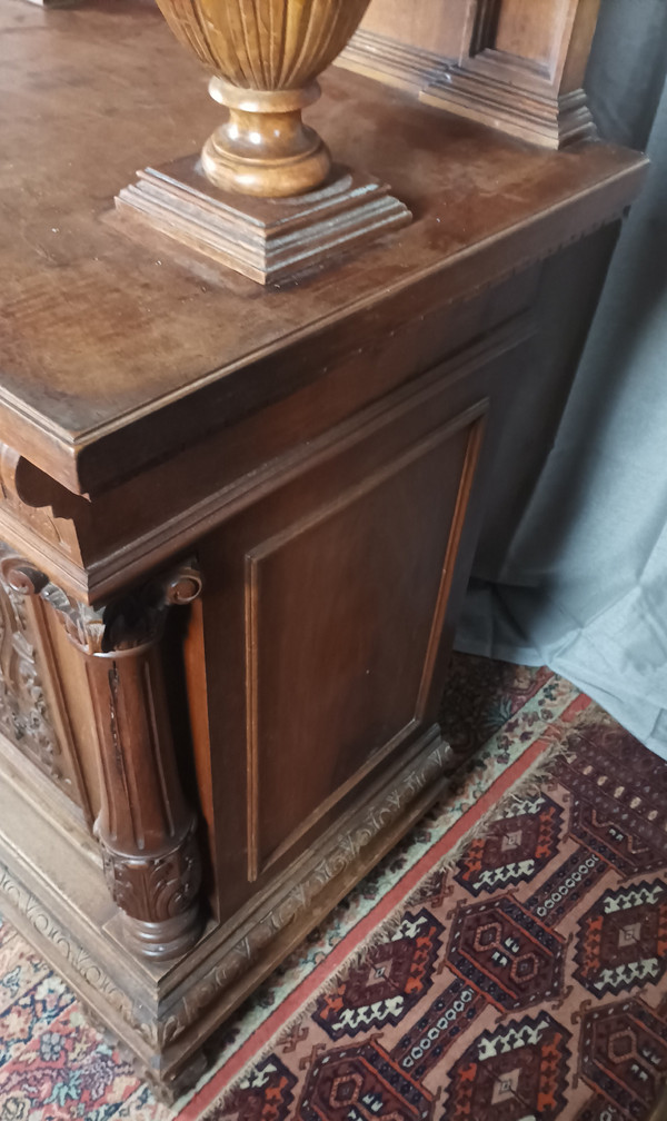 Renaissance Buffet aus Nussbaumholz 19.