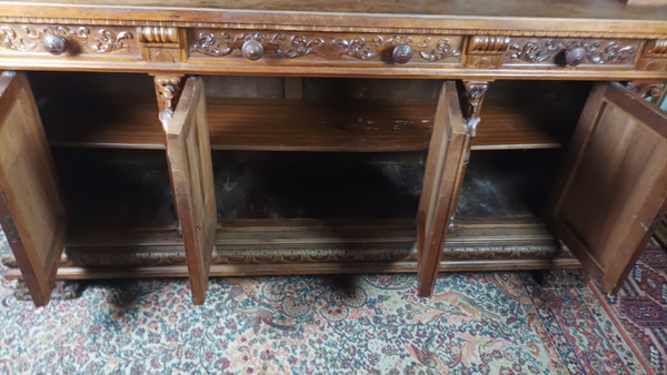Renaissance Buffet aus Nussbaumholz 19.