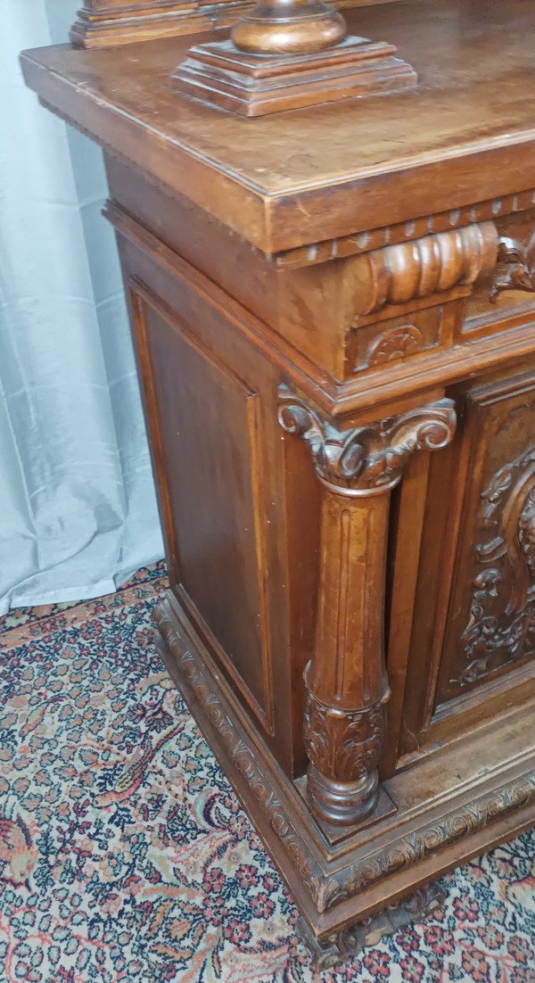 Renaissance Buffet aus Nussbaumholz 19.
