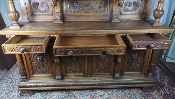 Renaissance Buffet aus Nussbaumholz 19.