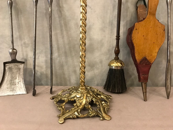 Serviteur de cheminée ancien en bronze et fer comprenant 5 pièces 