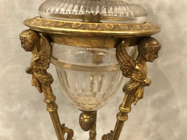 schöne Petroleumlampe aus dem 19. Jahrhundert aus Bronze und Kristall