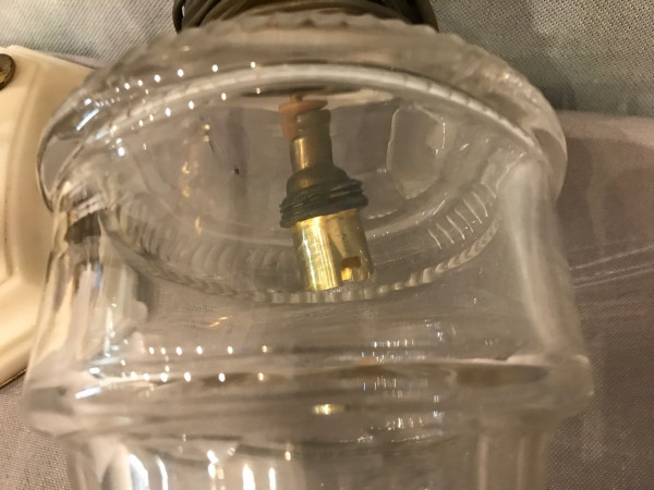 schöne Petroleumlampe aus dem 19. Jahrhundert aus Bronze und Kristall