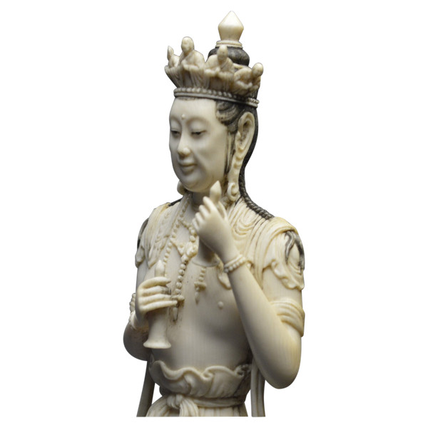 China, 19. Jahrhundert, Elfenbeindarstellung des Bodhisattva Avalokitesvara (CITES-Zertifikat)