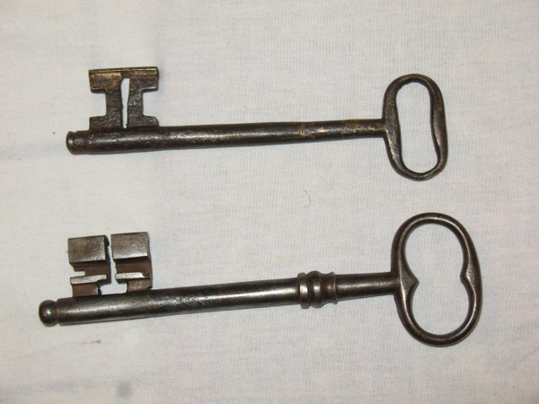 Wrought iron keys from the 17th and 18th centuries Important collection of large keys 18 pieces