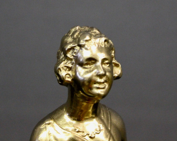 Sculpture Art Déco En Régule Doré Représentant Une Femme Vers 1930