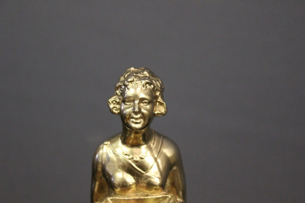 Sculpture Art Déco En Régule Doré Représentant Une Femme Vers 1930