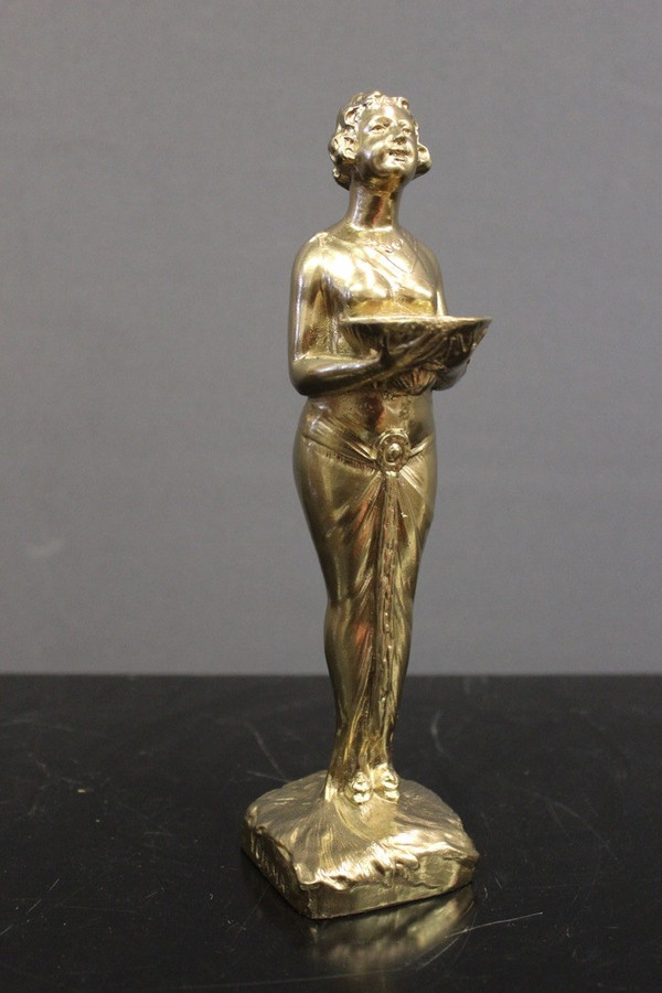 Sculpture Art Déco En Régule Doré Représentant Une Femme Vers 1930