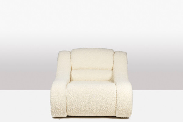 Paire de fauteuils à fines bouclettes. Travail contemporain.