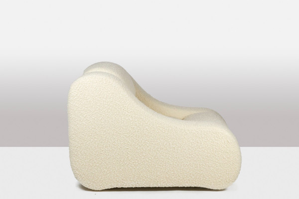 Paire de fauteuils à fines bouclettes. Travail contemporain.