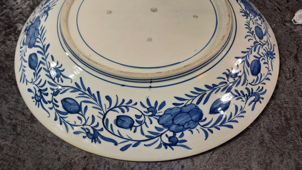 Raro e grandissimo piatto Imari del XIX secolo