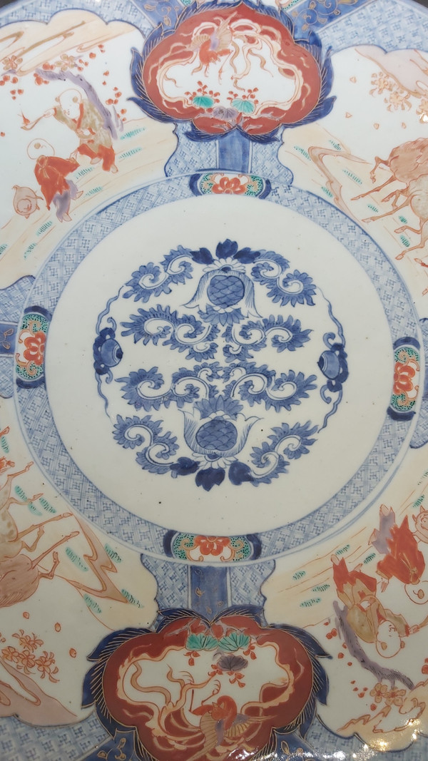 Raro grande piatto Imari del XIX secolo