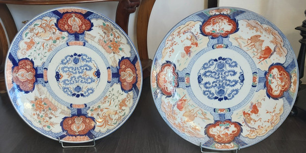 Raro grande piatto Imari del XIX secolo