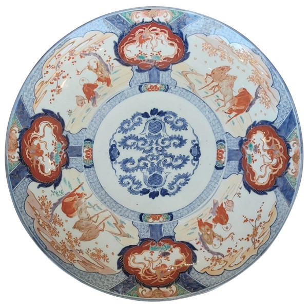 Raro grande piatto Imari del XIX secolo