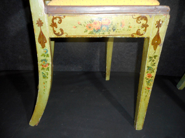 Set di 6 sedie a putti laccate del XVIII secolo